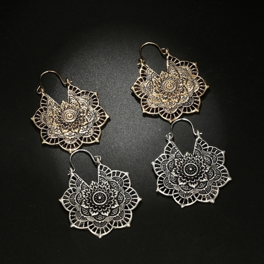 🎁 2/$24 “Claire” Gold Boho Earrings 🎁 - Picture 5 of 6